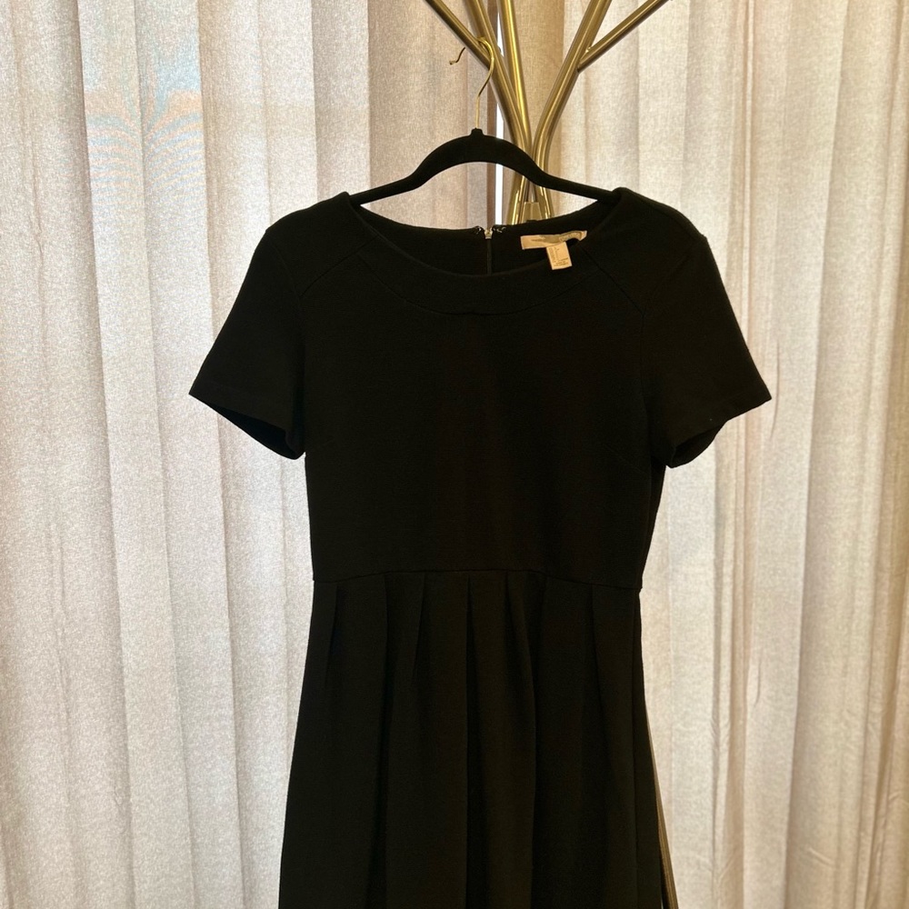 Black Forever 21 black short pleated dress.‎ Zipper in back.